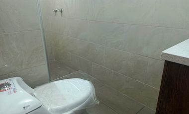 Por estrenar casa amplia de 3 plantas en Martínez - Ambato