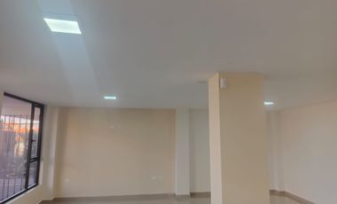 Por estrenar casa amplia de 3 plantas en Martínez - Ambato