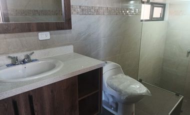 Por estrenar casa amplia de 3 plantas en Martínez - Ambato