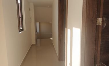 Por estrenar casa amplia de 3 plantas en Martínez - Ambato