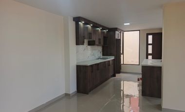 Por estrenar casa amplia de 3 plantas en Martínez - Ambato