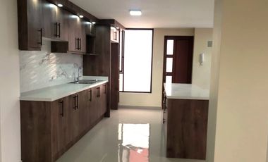 Por estrenar casa amplia de 3 plantas en Martínez - Ambato