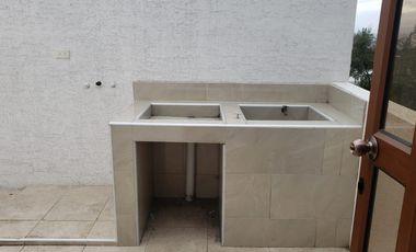 Por estrenar casa amplia de 3 plantas en Martínez - Ambato