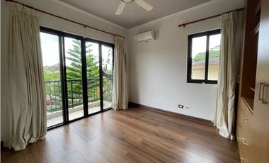 Venta de casa en Clayton, Ph Embassy club