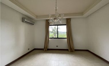 Venta de casa en Clayton, Ph Embassy club