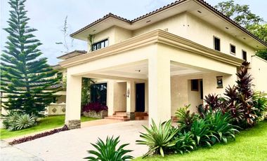Venta de casa en Clayton, Ph Embassy club