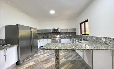 Venta de casa en Clayton, Ph Embassy club