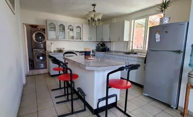 CASA EN RENTA TOTALMENTE AMUEBLADA