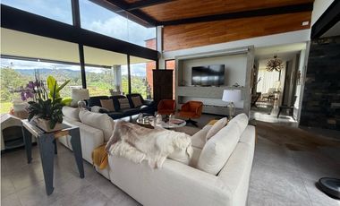 Casa moderna en unidad cerrada en El Retiro [cm]