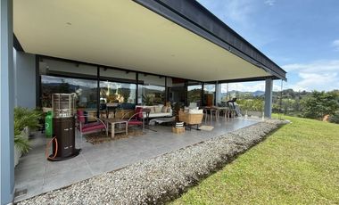 Casa moderna en unidad cerrada en El Retiro [cm]