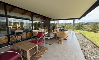 Casa moderna en unidad cerrada en El Retiro [cm]