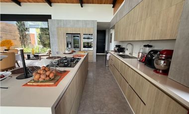 Casa moderna en unidad cerrada en El Retiro [cm]