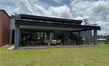 Casa moderna en unidad cerrada en El Retiro [cm]