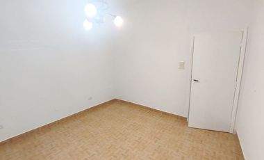 Casa PH en venta en Bernal Oeste