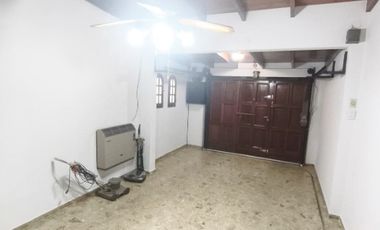 Casa PH en venta en Bernal Oeste