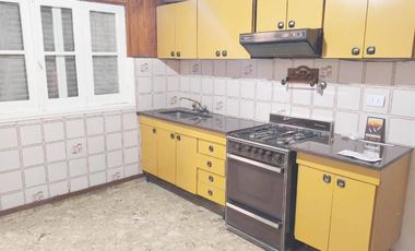 Casa PH en venta en Bernal Oeste