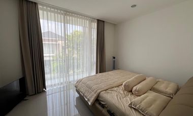 DISEWAKAN RUMAH 10X15 DI PANTAI INDAH KAPUK, PIK