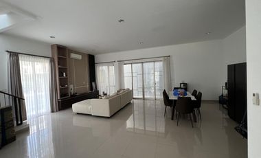 DISEWAKAN RUMAH 10X15 DI PANTAI INDAH KAPUK, PIK