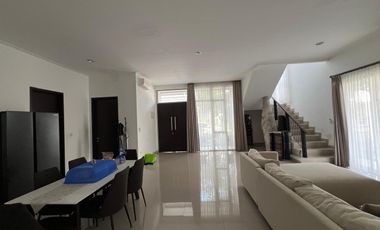 DISEWAKAN RUMAH 10X15 DI PANTAI INDAH KAPUK, PIK