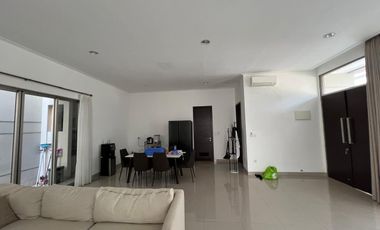 DISEWAKAN RUMAH 10X15 DI PANTAI INDAH KAPUK, PIK