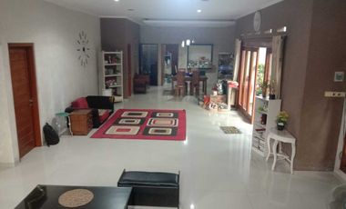 Rumah di Daerah Sragi Pekalongan, Dekat Jalan Raya