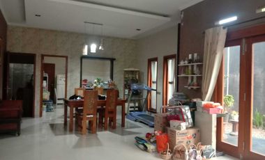 Rumah di Daerah Sragi Pekalongan, Dekat Jalan Raya