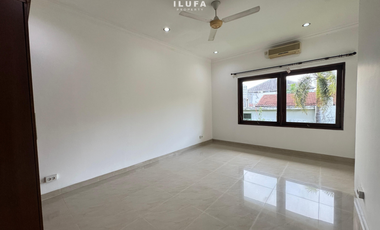 Disewakan townhouse lingkungan asri area pejaten kemang