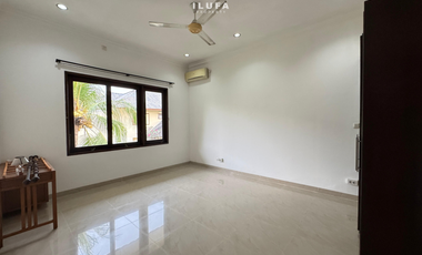 Disewakan townhouse lingkungan asri area pejaten kemang