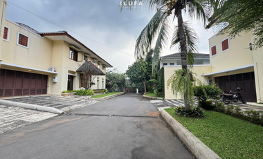 Disewakan townhouse lingkungan asri area pejaten kemang