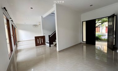 Disewakan townhouse lingkungan asri area pejaten kemang