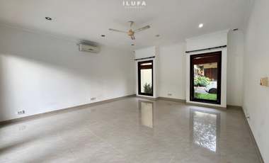 Disewakan townhouse lingkungan asri area pejaten kemang