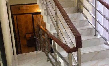 DISEWAKAN RUMAH MEWAH MEZZANINE 3,5  LANTAI + ROOFTOP Kawasan Kemang