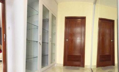 DISEWAKAN RUMAH MEWAH MEZZANINE 3,5  LANTAI + ROOFTOP Kawasan Kemang