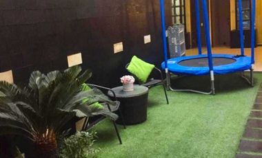 DISEWAKAN RUMAH MEWAH MEZZANINE 3,5  LANTAI + ROOFTOP Kawasan Kemang