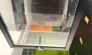 DISEWAKAN RUMAH MEWAH MEZZANINE 3,5  LANTAI + ROOFTOP Kawasan Kemang