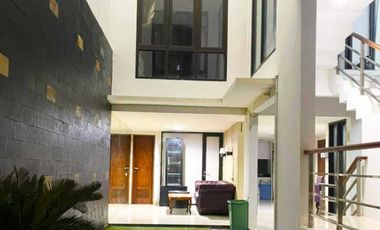 DISEWAKAN RUMAH MEWAH MEZZANINE 3,5  LANTAI + ROOFTOP Kawasan Kemang