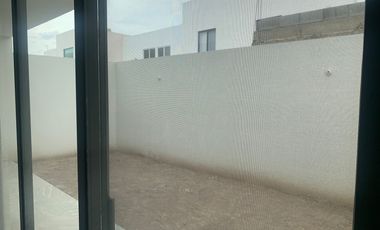 CASA EN VENTA NUEVA PALMA REAL  CERR. BISONTE