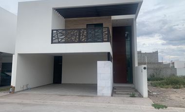 CASA EN VENTA NUEVA PALMA REAL  CERR. BISONTE