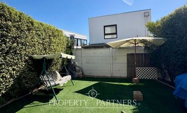 Se arrienda bellísima casa en exclusivo sector de Lomas de Montemar.