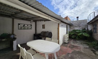 CASA 3 AMBIENTES EN VENTA EN BERAZATEGUI CON PATIO