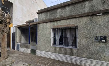 CASA 3 AMBIENTES EN VENTA EN BERAZATEGUI CON PATIO