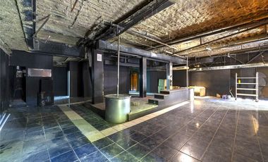 Exclusivo Local de 3 Niveles con Estacionamiento