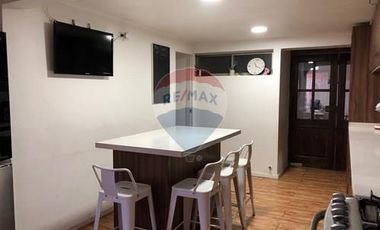 CASA CON PISCINA, QUINCHO Y COCINA RENOVADA