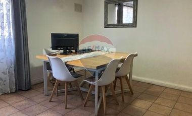 CASA CON PISCINA, QUINCHO Y COCINA RENOVADA