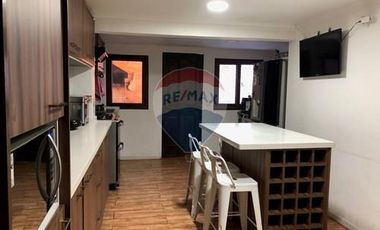 CASA CON PISCINA, QUINCHO Y COCINA RENOVADA