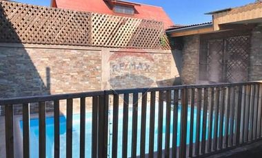 CASA CON PISCINA, QUINCHO Y COCINA RENOVADA