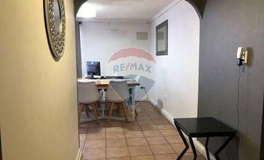 CASA CON PISCINA, QUINCHO Y COCINA RENOVADA