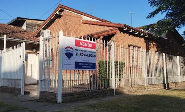 CASA 4 AMBIENTES EN VENTA APTA CREDITO