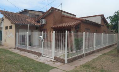 CASA 4 AMBIENTES EN VENTA APTA CREDITO