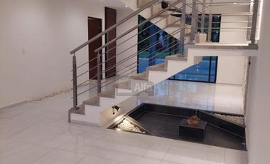 Venta casa 5 recs y 5.5 baños en Residencial RIO, Cancún Quintana Roo